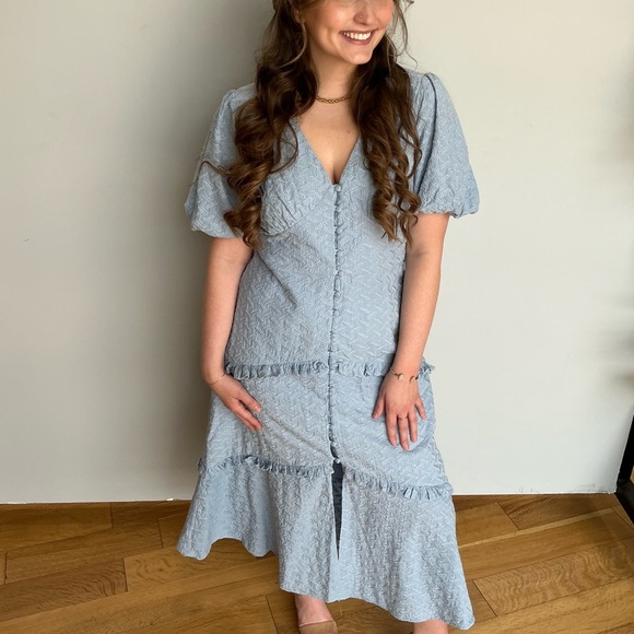 Mink pink  Elegant Blue embroidered design dress - Picture 6 of 8